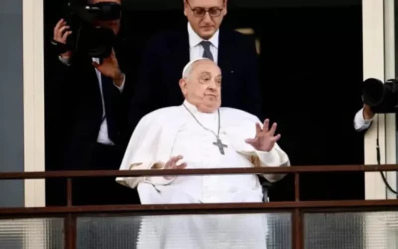 Papa Francisco: médico cogitou interromper tratamento para deixar o pontífice morrer em paz