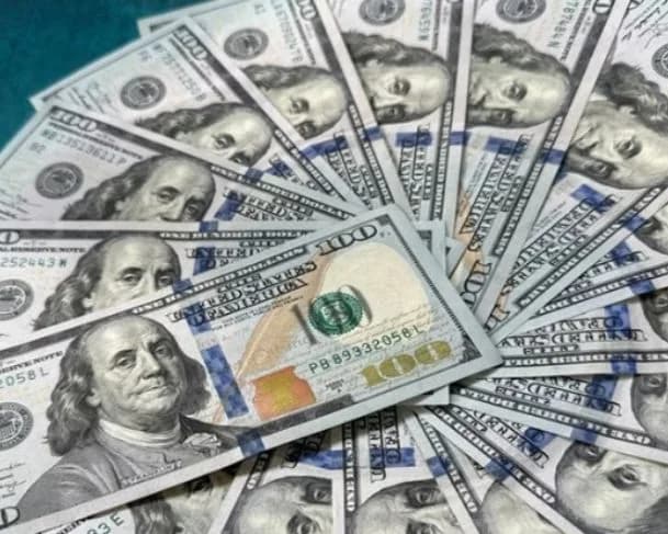 Dólar e Bolsa de Valores encerram segunda-feira (31/03) em queda