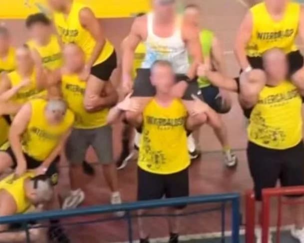 Faculdade investiga estudantes por uso de faixa com apologia ao estupro em evento esportivo