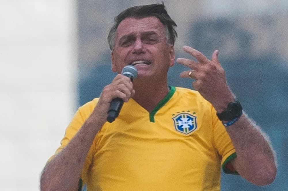Bolsonaro diz que não tem obsessão pelo poder, mas amor pelo Brasil