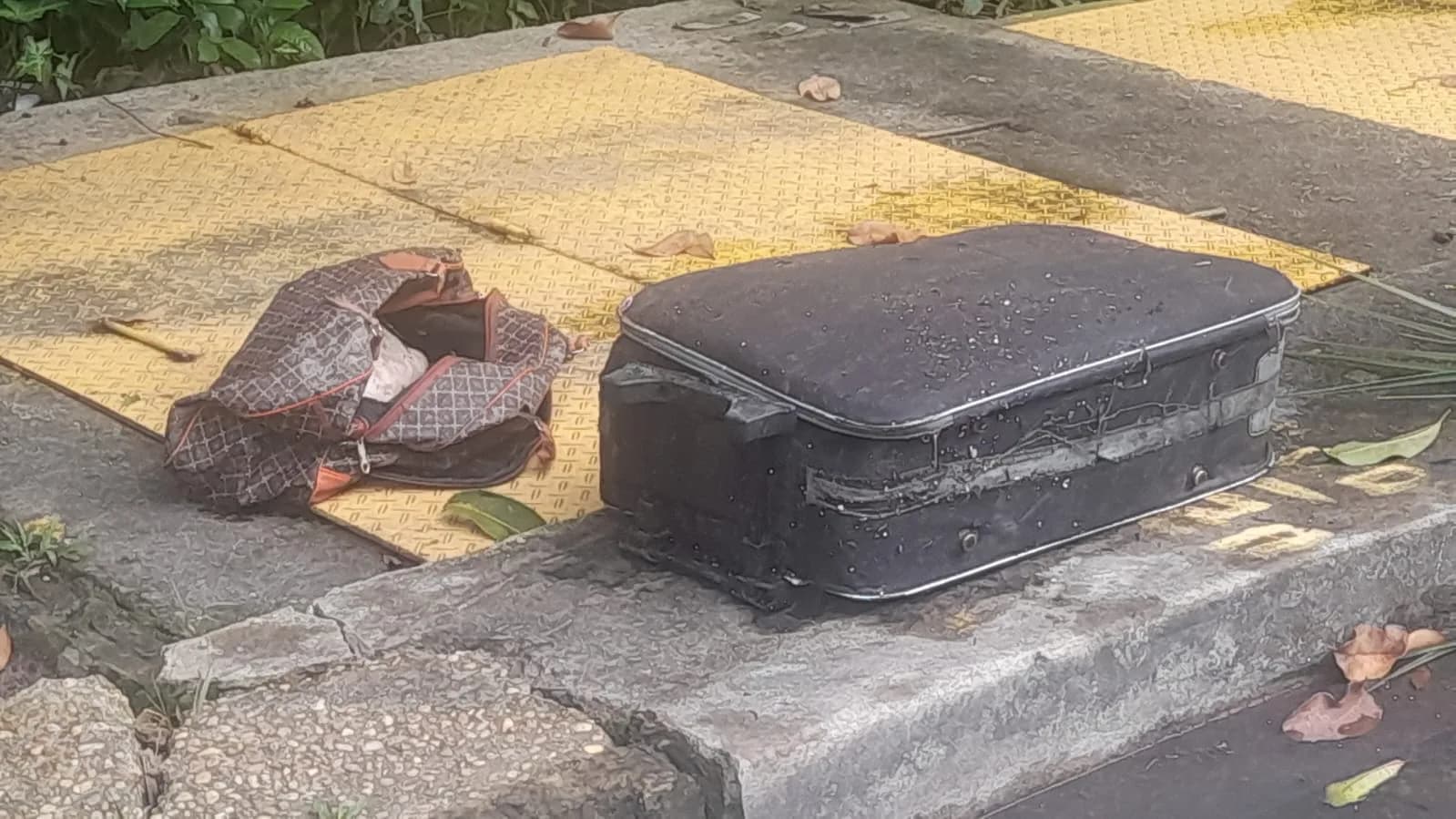IMAGENS FORTES: Garis encontram partes de corpo em malas em igarapé de Manaus