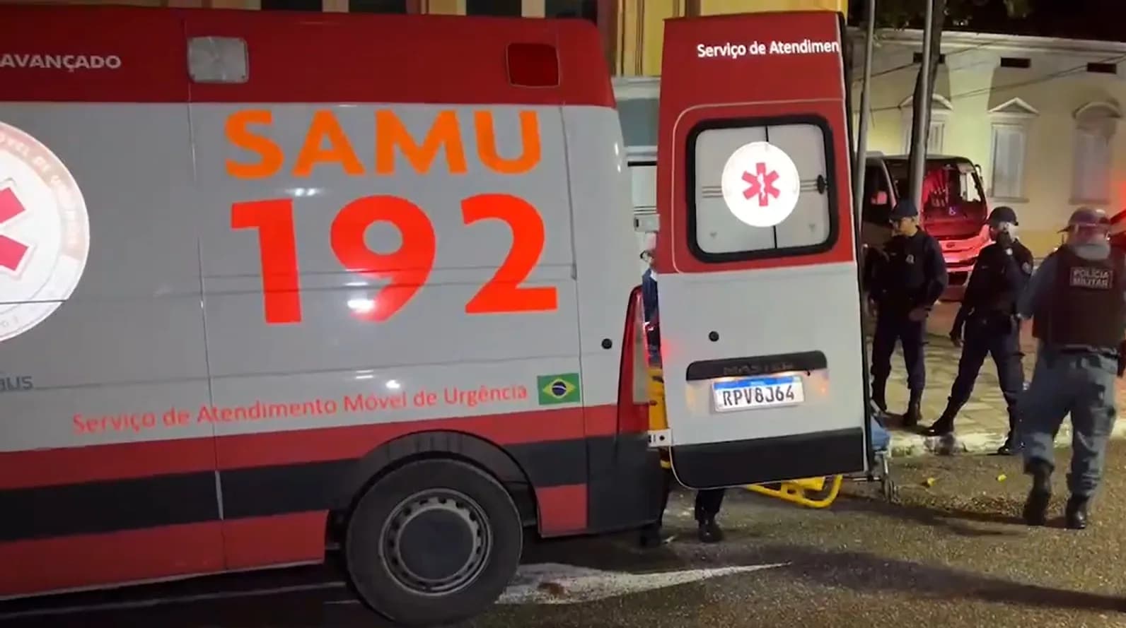 Mulher é espancada pelo marido em rua do Centro de Manaus