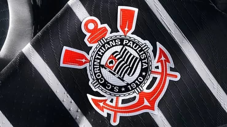 Suposta nova camisa do Corinthians vaza na internet; veja fotos