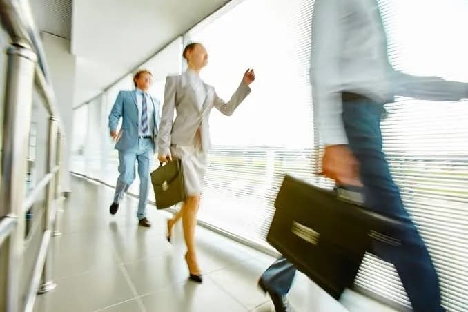 Estudo revela que mulheres em cargos de liderança recebem R$ 40 mil a menos do que homens por ano