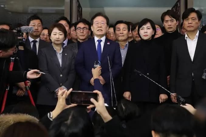 Presidente da Coreia do Sul é solto; julgamento sobre impeachment ainda permanece