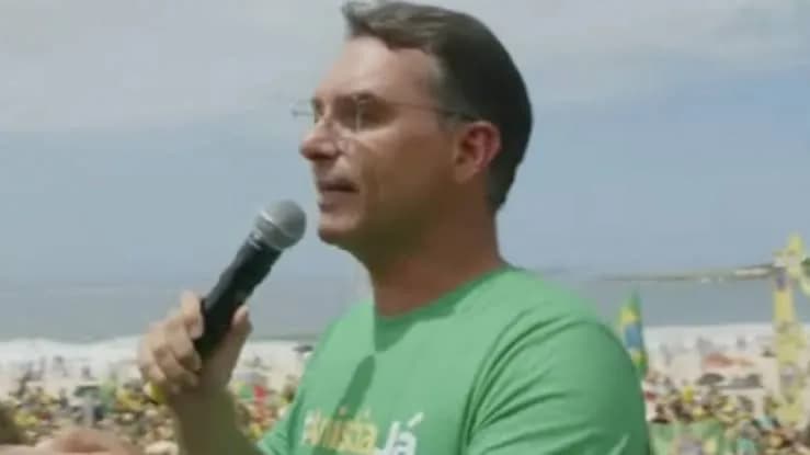 Em ato, Flávio Bolsonaro diz: “Nós vamos derrotar o alexandrismo”