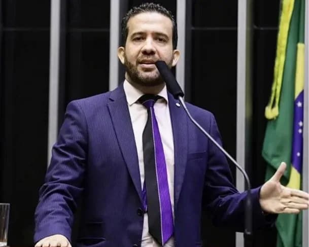 Janones fecha acordo com a PGR para não responder criminalmente em caso de “rachadinhas”