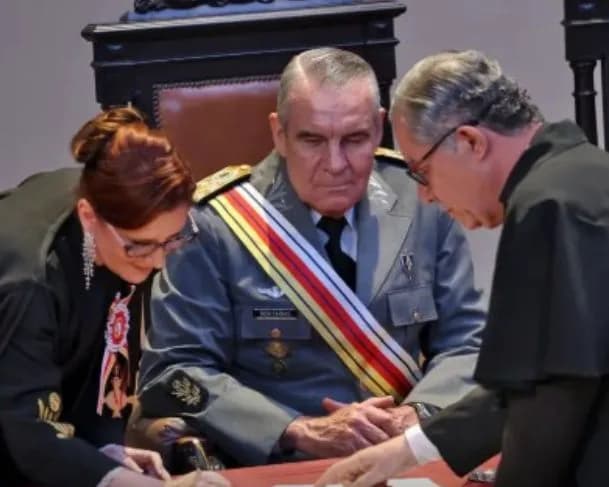 Presidente do STM diz que Bolsonaro pode ser processado pela Justiça Militar e até perder a patente