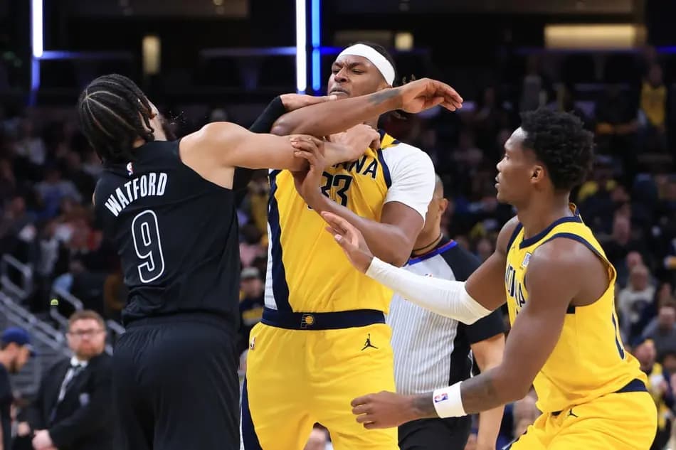 Jogadores brigam durante partida e são multados pela NBA