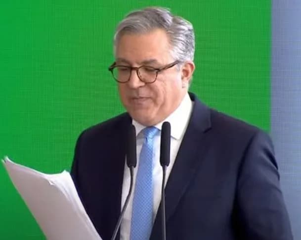 “Vocês têm nas mãos o sangue dos que morreram na pandemia” Diz Padilha durante posse do Ministério da Saúde