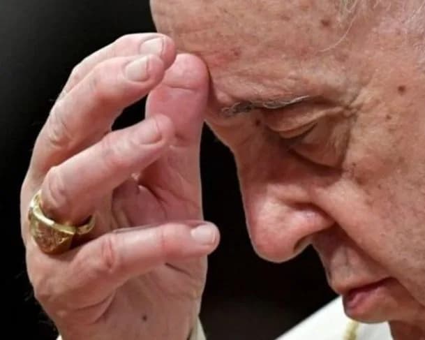 Papa Francisco passa por novas seções de fisioterapia respiratória, diz Vaticano
