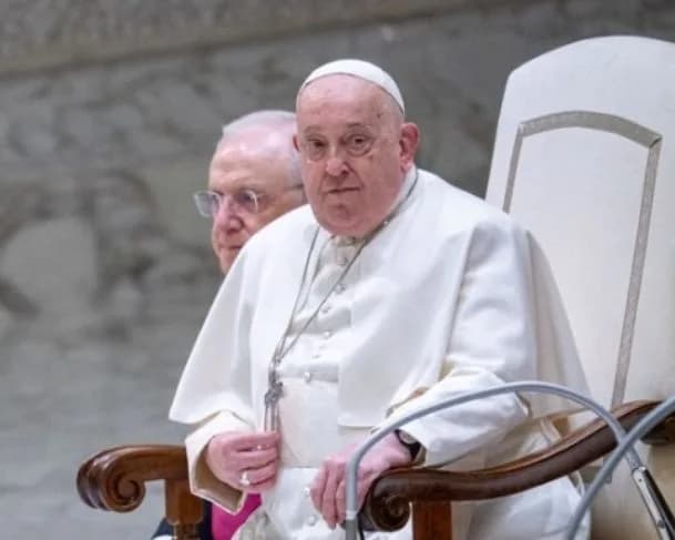 Vaticano diz que saúde do Papa Francisco é uma &#8220;situação complexa&#8221; e não deve mais divulgar boletins