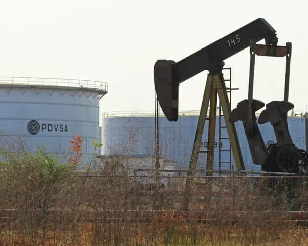 “Arbitrária, ilegal e desesperada”, diz Venezuela sobre tarifa de 25% dos EUA imposta ao petróleo venezuelano