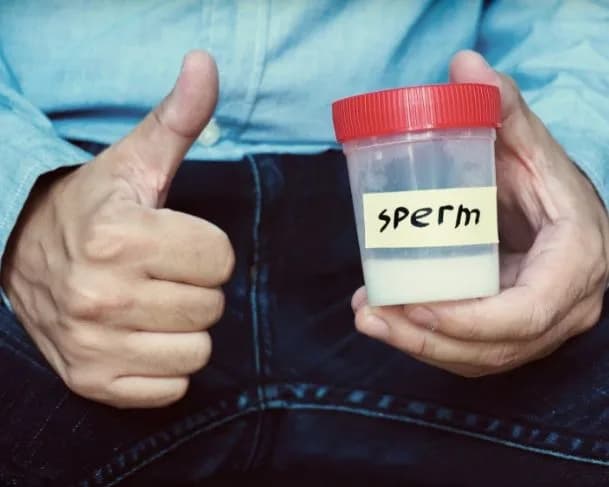 Engolir faz mal e engorda? Confira sete fatos sobre o sêmen