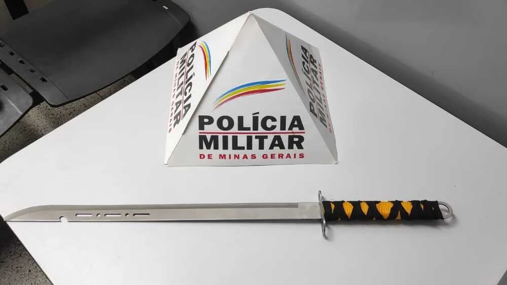 Homem com espada ninja é preso por ameaçar foliões no carnaval de BH