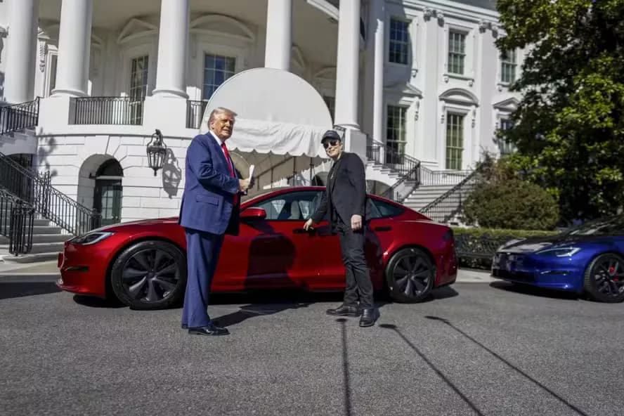 VÍDEO: Trump compra carro da Tesla e faz agrado a Musk no jardim da Casa Branca