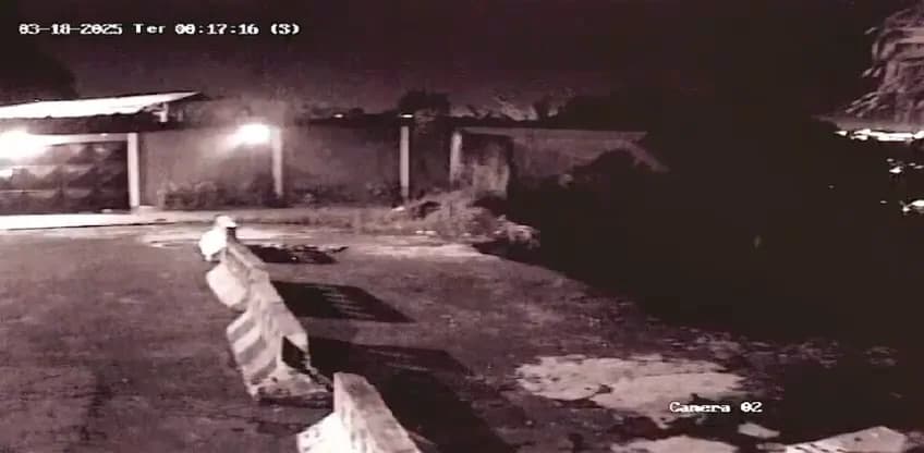 VÍDEO: Barranco desliza e engole casa no Cidade Nova, em Manaus