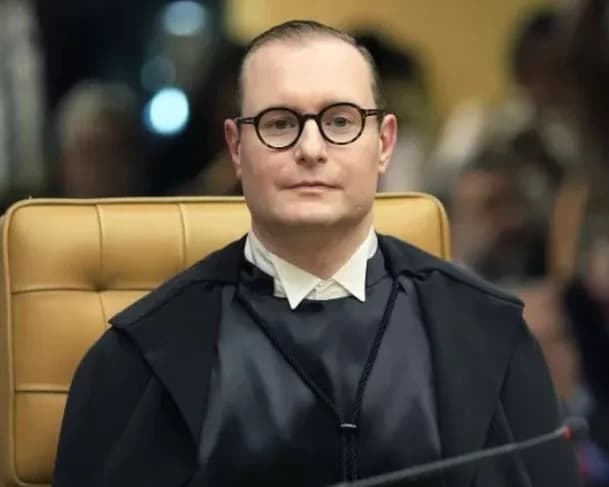 Cristiano Zanin marca julgamento de denúncia contra Bolsonaro para o dia 25 de março