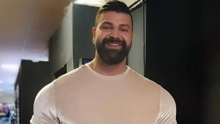 Ator de “Dogs of Berlin” morre aos 44 anos durante treino em academia