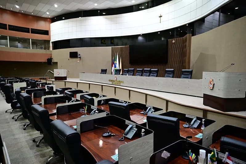 CMM apresenta sessão plenária ‘abandonada’ depois de feriado