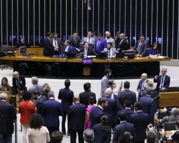 Efeito Trump: Câmara aprova Lei da Reciprocidade em resposta a &#8220;tarifaço&#8221; imposto pelos EUA ao Brasil