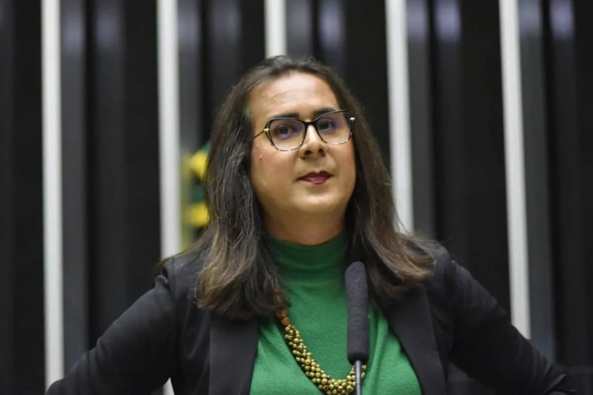 “É uma afronta”, diz Duda Salabert após também ter gênero alterado para masculino em visto dos EUA