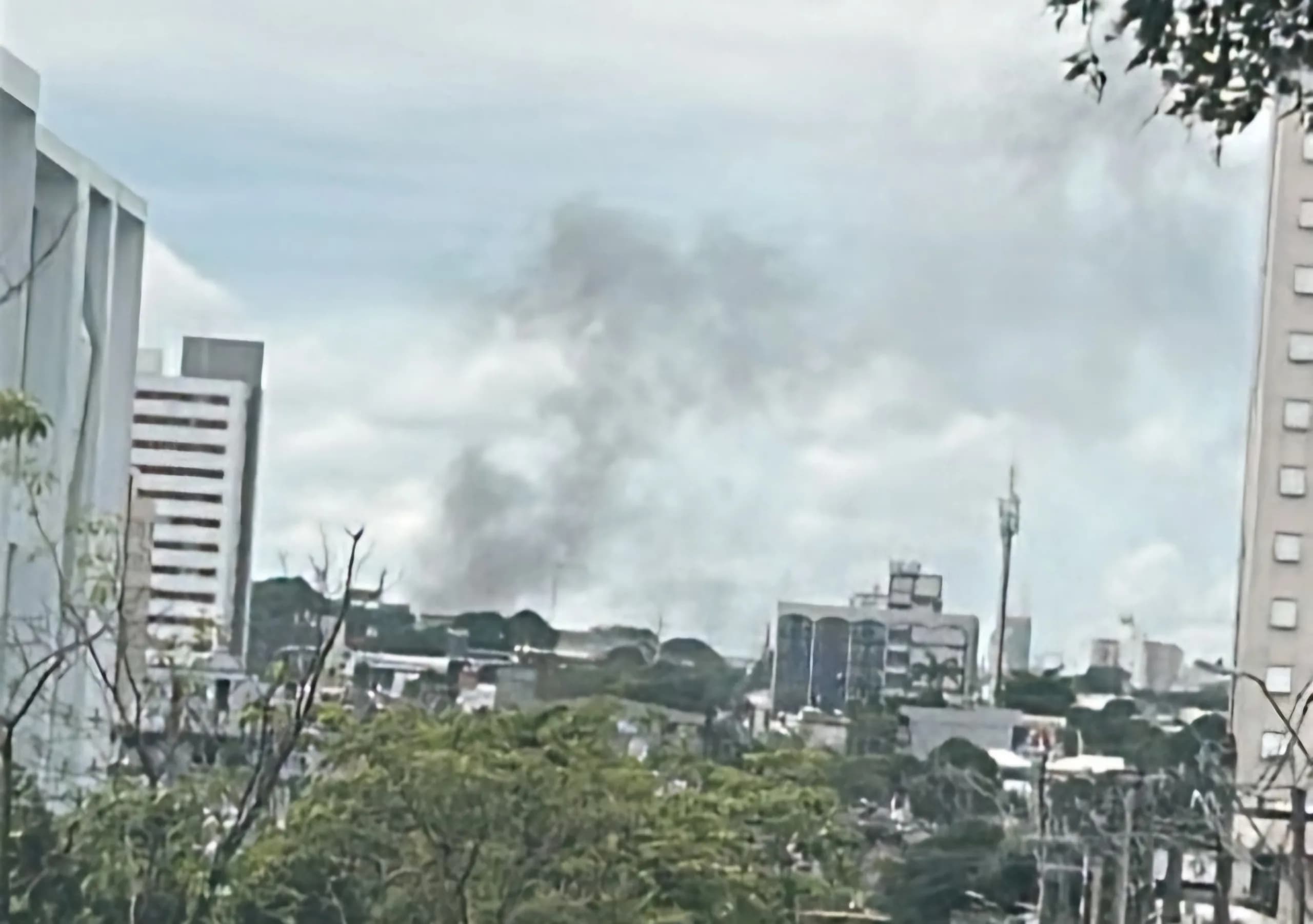 Fogão industrial explode enquanto salgados eram fritos em comércio de Manaus