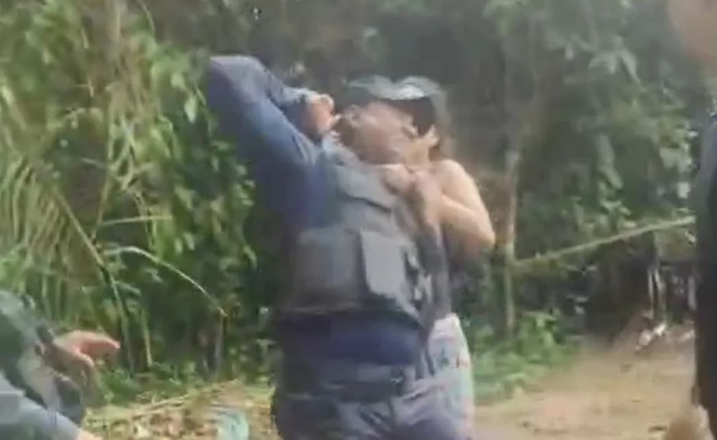 Mulher tenta impedir prisão do marido e enfrenta policial em comunidade de Borba