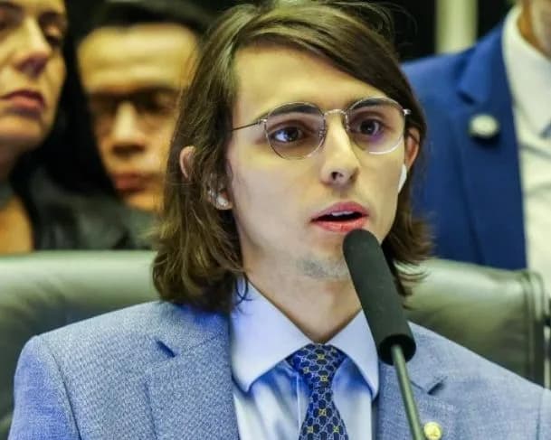 Amom Mandel oferece televisão para quem ajudar em limpeza do Igarapé do Gigante