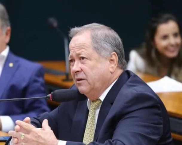 Hugo Motta assina perda de mandato de Chiquinho Brazão na Câmara dos Deputados