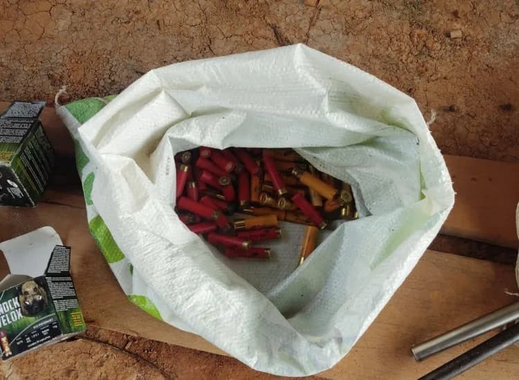 Polícia apreende espingardas e munições de piratas do rio em Coari