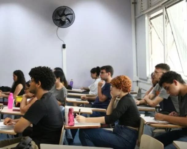 MEC e Fiocruz abrem inscrições para Rede Nacional de Cursinhos Populares