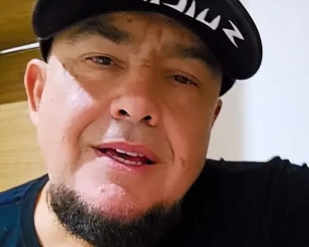 VÍDEO: Vocalista do “Raimundos” manda segurança colocar fã para fora de show