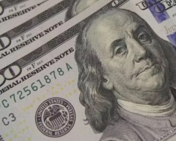 Dólar dispara após retaliação da China contra tarifaço dos EUA