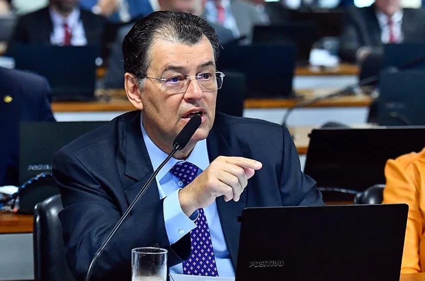 Eduardo Braga lidera no Senado avanço de incentivos à exportação para microempresas