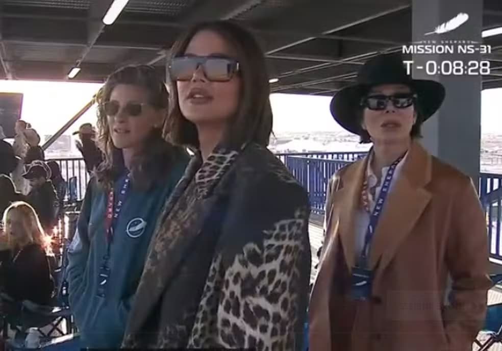 Famosos acompanham lançamento de foguete que levou Katy Perry e outras 5 pessoas ao espaço; veja quem