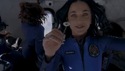Katy Perry no espaço: veja quanto custa a viagem ao espaço feita pela cantora e outras 5 mulheres