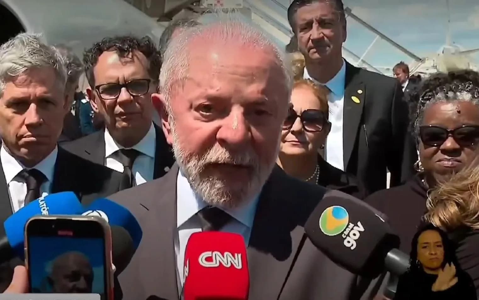 VÍDEO: Em funeral do papa, Lula presta homenagem a Francisco e pede paz entre Rússia e Ucrânia