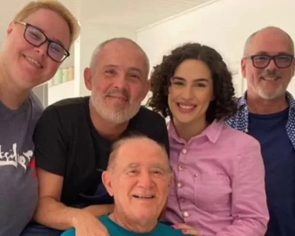 &#8220;Nunca fiz diferença&#8221;: Renato Aragão responde boatos sobre discriminar filha lésbica