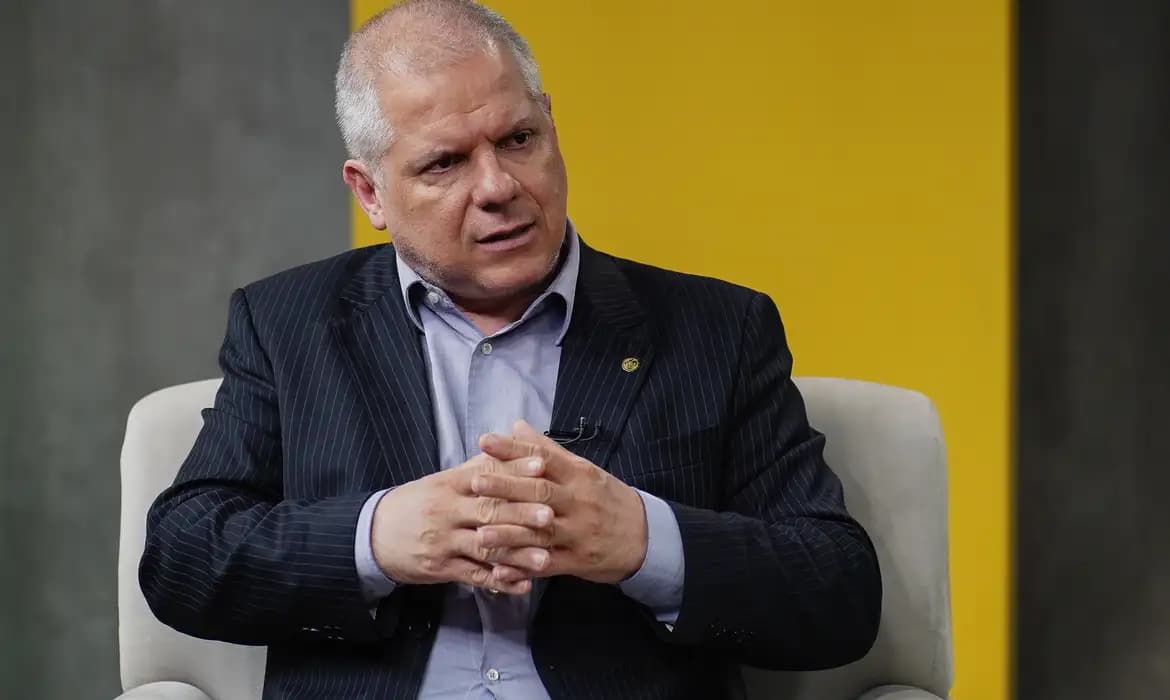 Afastado há 20 dias, ex-presidente do INSS comenta sobre operação da PF: “Foi um susto”