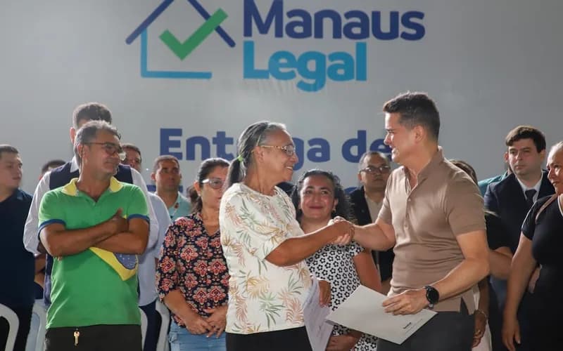 Com quase 20 anos de espera, moradores do Tancredo Neves recebem registros definitivos dos imóveis