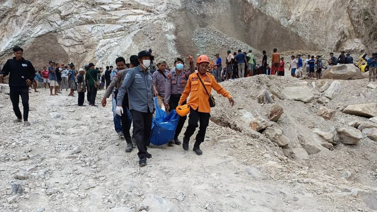 VÍDEO: Na Indonésia, 13 pessoas morrem e dezenas ficam feridas após deslizamento de pedreira de calcário