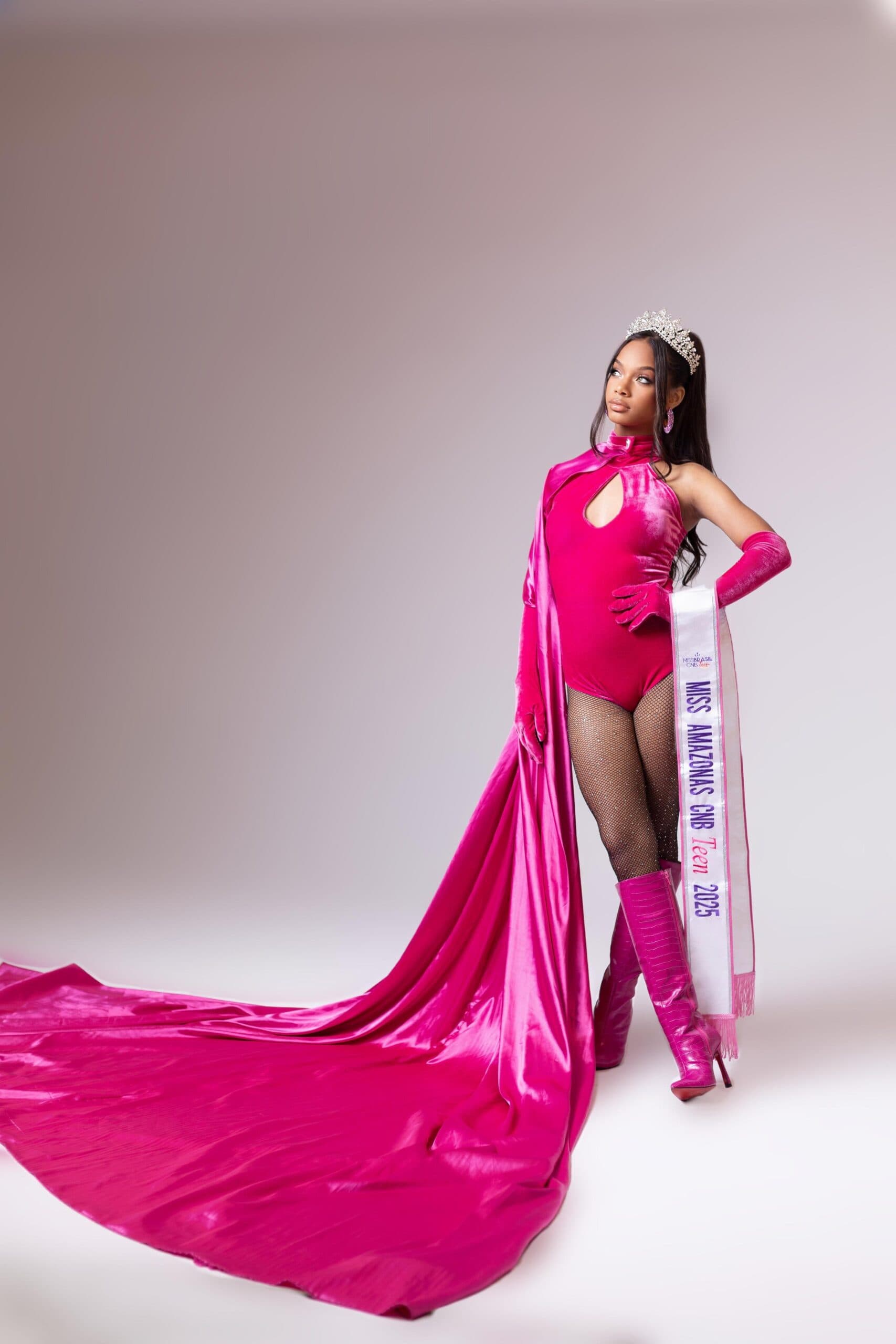 Aos 14 anos, amazonense sonha em ser voz do Norte no Miss Brasil CNB Teen 2025