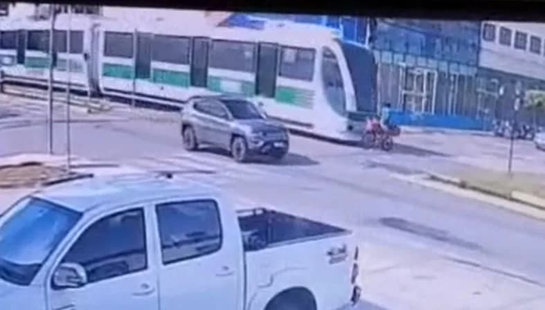 Veja momento que trabalhador é esmagado enquanto fazia entrega