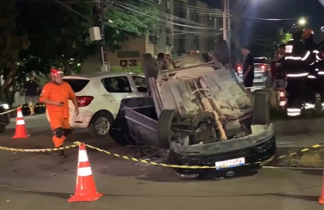 Acidente grave deixa carro capotado e seis feridos na Zona Centro-Sul de Manaus
