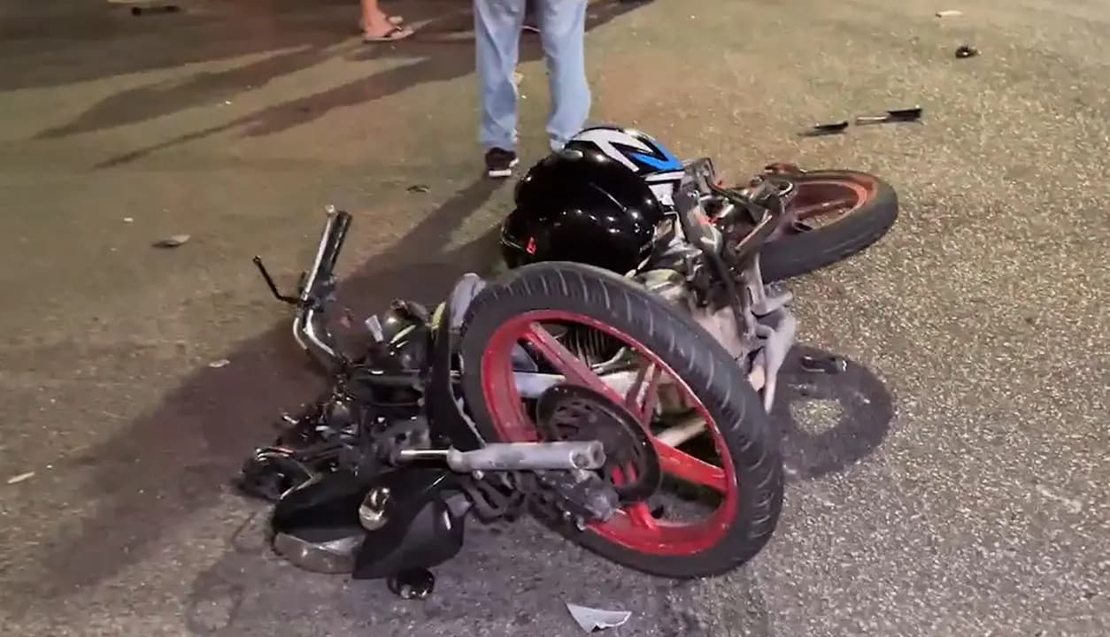 Motociclista fica ferido após colisão com carro em cruzamento da Cachoeirinha