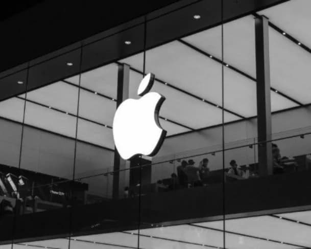 Trump pressiona produção de iphones nos Estados Unidos e ameaça taxação