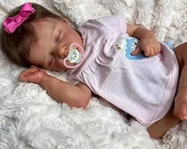 Mulher pede licença maternidade de empresa para cuidar de “bebê reborn recém-nascido”