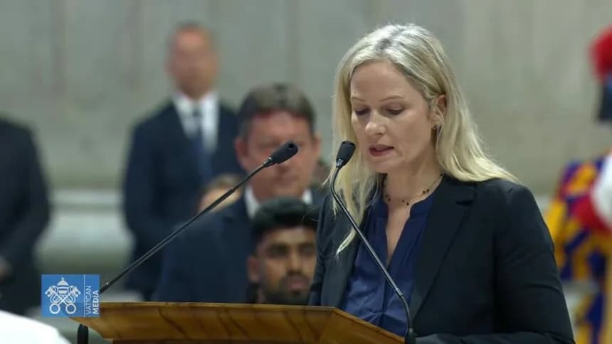 CONCLAVE: Jornalista brasileira lê oração durante missa de abertura da votação para o novo papa; veja