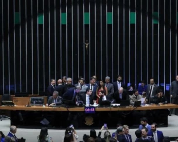 Câmara aprova PL que proíbe desconto automático no INSS